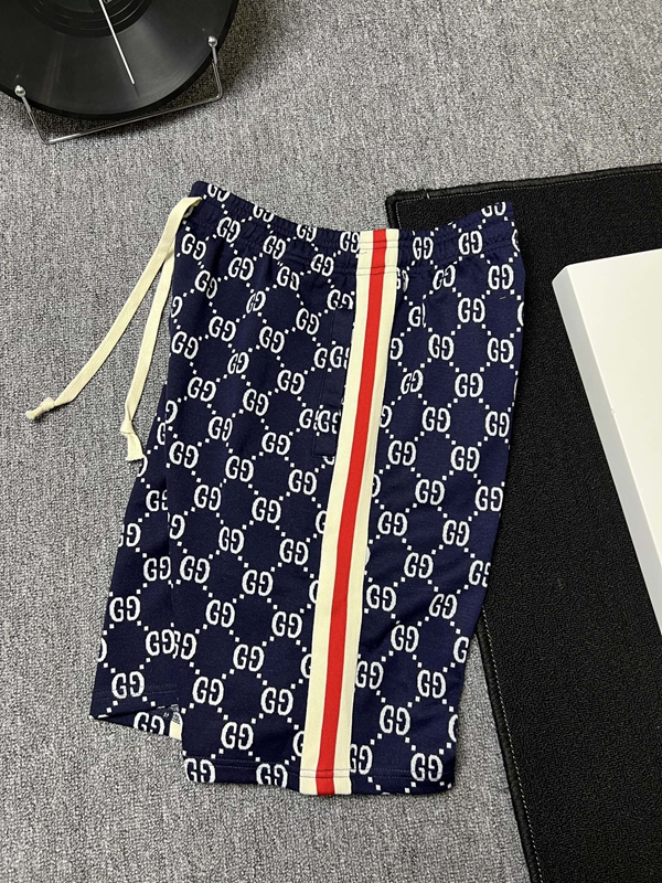 ブランドハーフパンツ背面デザイン